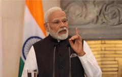 <b>校方后来给出了一个“神注释”：女传授把“d</b>